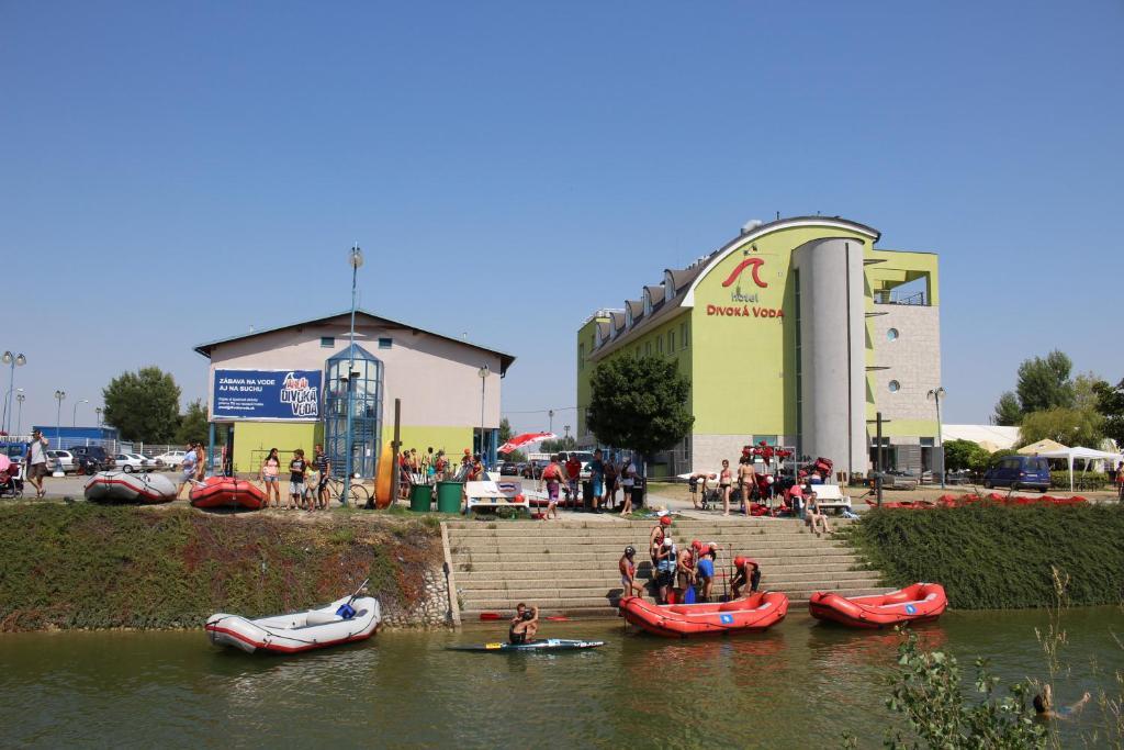 Hotel And Park Divoka Voda Bratislava Exterior photo